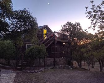 Romantic & Secluded Hill Country setting - Blanco - Building
