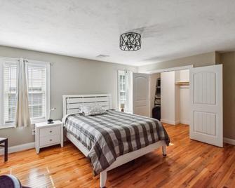 Elegant 3br Home Near Downtown Worcester - Worcester - Bedroom
