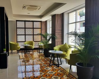 eL Hotel Yogyakarta Malioboro - Yogyakarta - Reception