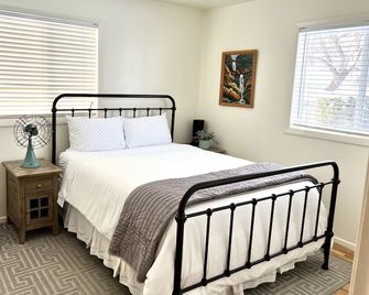 Vucy's 4 Season Retreat - 5 Min. From Usu, Logan Temple & Logan Canyon - Logan - Habitación