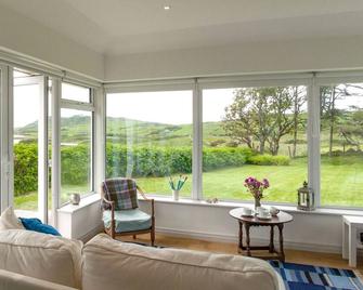 Beautiful views to Inisbofin - Cleggan - Living room