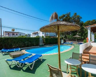 Holiday Apartment 'Felipe 2-5' with Private Terrace, Shared Pool & WiFi - Santanyí - Piscine