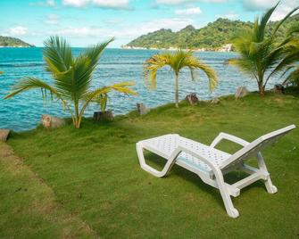 Pebos Reef - Isla Grande - Patio