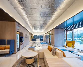 Holiday Inn Express Wuhan East Lake By IHG - Wuhan - Building