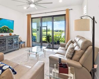 Charming house including, pool and gym, WiFi in superb Ave Maria - Immokalee - Living room