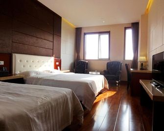 Hua Qi Kaiserdom Hotel Zhongshan Road St Michael's Cathedral and Zhanqiao Pier Qingdao - Qingdao - Habitación