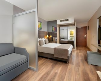Seven Seas Hotel Blue - Manavgat - Schlafzimmer