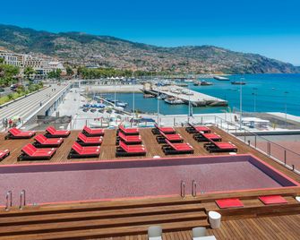 Pestana CR7 Funchal - פונשל - מרפסת