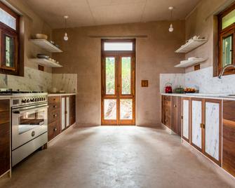 Amaya - Kasauli - Cocina