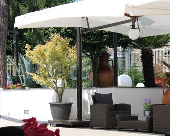 Ranch Palace Hotel - Naples - Patio