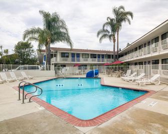 Motel 6-Camarillo, Ca - Camarillo - Zwembad