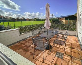 Charming 3Bed 3Bath Home in Windsor with parking! - Windsor - Balcony