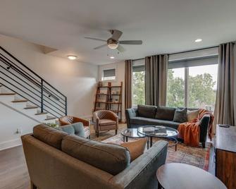Sleek Townhome near Broadway! - Nashville - Sala de estar