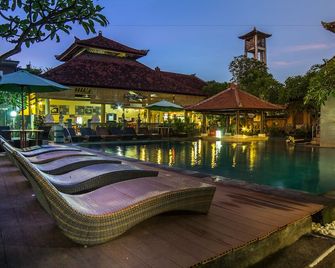 Bakung Beach Resort - Kuta - Pool