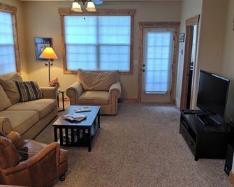 3 bed/2 bath condo, Grand Targhee/Jackson Hole skiing, Yellowstone home base - Driggs - Huiskamer