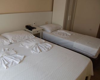 Yat Otel - Erdek - Yatak Odası