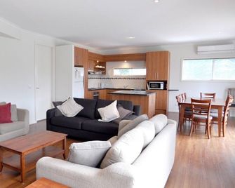 Flying Colours - Inverloch - Living room