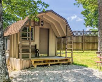 1 Room Camping Cabin - Enjoy a cabin with air conditioning and real beds! - Manchester - Hàng hiên