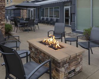 Fairfield Inn & Suites by Marriott Geneva Finger Lakes - Geneva - Binnenhof