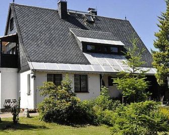 Haus Sonnenhügel FW without balcony - Holiday apartment Haus Sonnenhügel - Altenberg - Gebäude