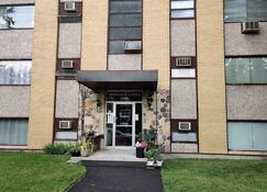 Welcome to A Home Away - Amazing downtown location - Regina - Building
