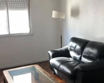 Two bedroom apartment, next to train station Once, next to Congreso - Buenos Aires - Sala de estar