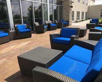 Holiday Inn Express & Suites Hannibal - Medical Center By IHG - Hannibal - Area lounge