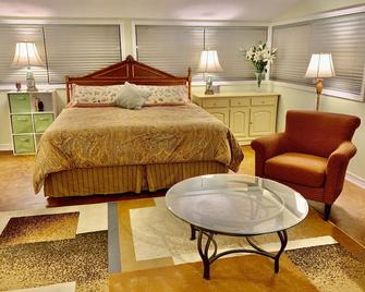 Cozy Grand Lake Cabin on the Water w/ Dock Access, Sleeps 4(end of cove privacy) - Vinita - Schlafzimmer