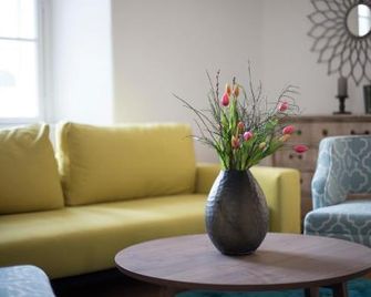 Smile Apartments zum Goldenen Hirschen - Krems an der Donau - Living room