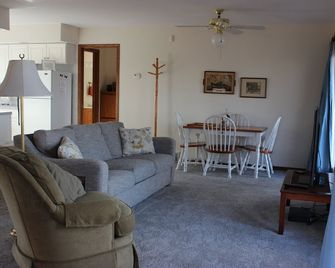 Rocky Top Guesthouse on the River - Hannibal - Wohnzimmer