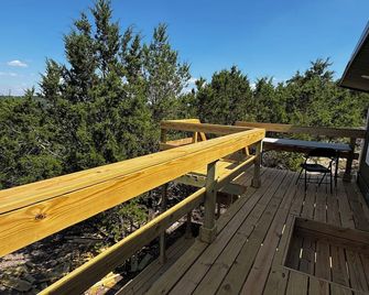 Tiny home in 10 acres with goats! - Copperas Cove - Балкон