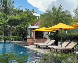 Long Set Resort - Koh Rong - Pool