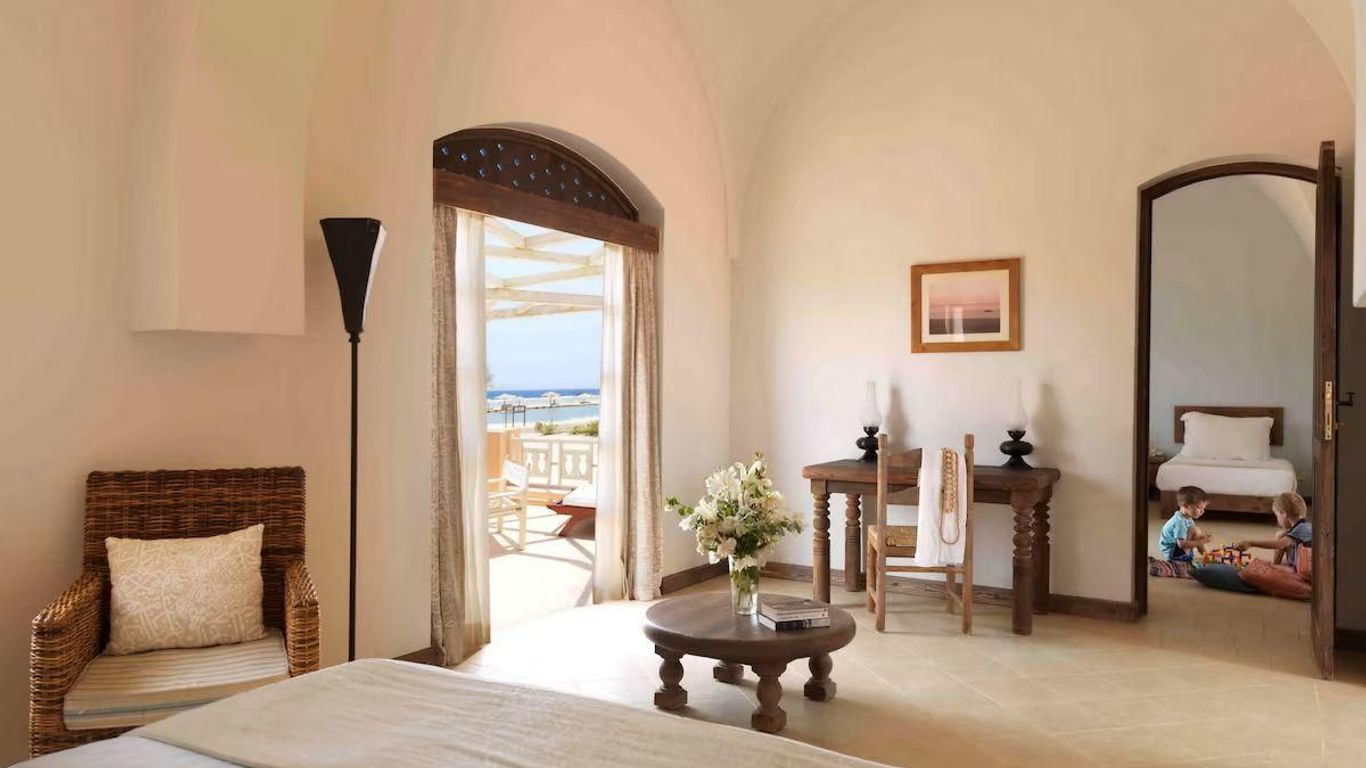 منتجع راديسون بلو القصير