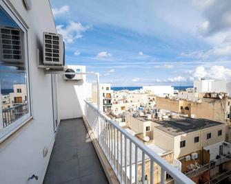 Spacious 2br Apartment With Terrace - By Hostmt - Saint Paul’s Bay