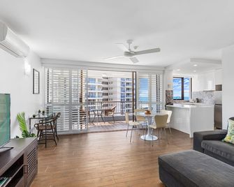 Pacific Resort Broadbeach - Broadbeach - Living room