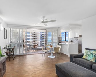Pacific Resort Broadbeach - Broadbeach - Living room