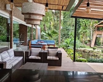 Luxurious 6 bedroom house in Angra with pool - انغرا دوس ريس - شرفة مرصوفة