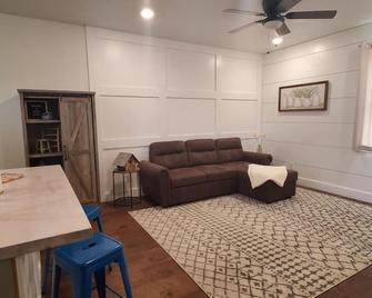 Newly Remodeled Nye's Place! - Anaconda - Sala de estar
