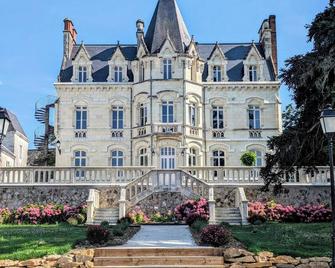 Dépendance Château de saint Saturnin sur Loire - Brissac-Loire-Aubance - Будівля