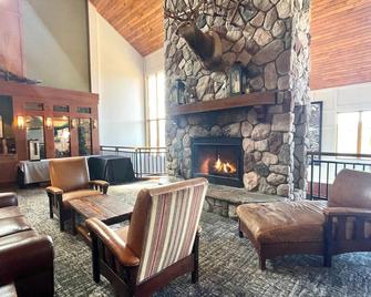 Ski in Ski out Top Floor Condo with Pools, Hot tub and more - Lutsen - Lounge