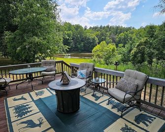 Charming 1-bedroom country getaway in serene Salisbury - Salisbury - Balkón