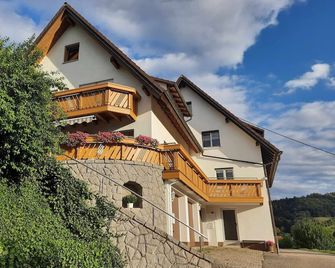 Haus am Schroffen - Ottenhöfen im Schwarzwald - Будівля