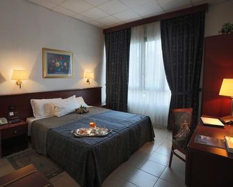 Albergo Leonardo - Brescia - Bedroom