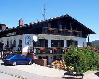 Gästehaus am Berg - Bayerisch Eisenstein - Κτίριο