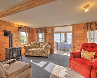 Waterfront Cottage - 17 Mi to Acadia Ntnl Pk! - Ellsworth - Obývací pokoj