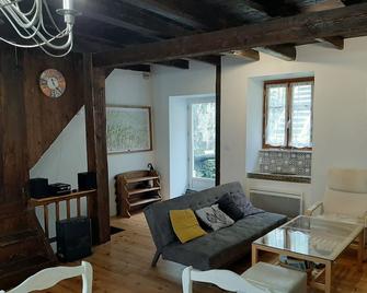 Village House in Saint-Béat (central Pyrenees) - Saint-Béat - Wohnzimmer