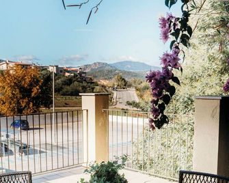 Residence Stella Dell'Est - Bari Sardo - Balcón