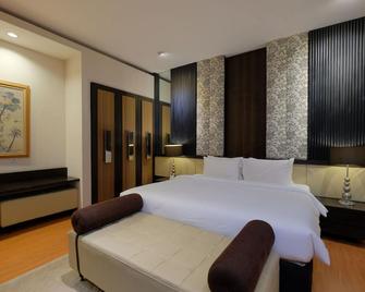 Hotel Diamond - Surakarta City - Yatak Odası