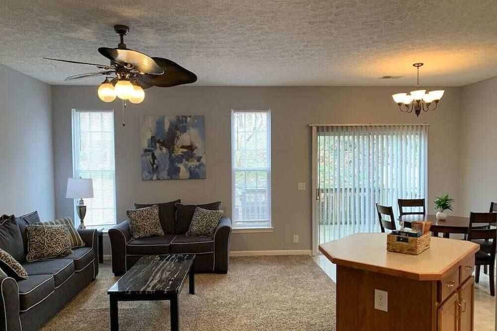 Villa At Bell - Antioch - Living room