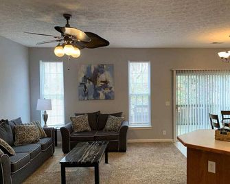 Villa At Bell - Antioch - Living room